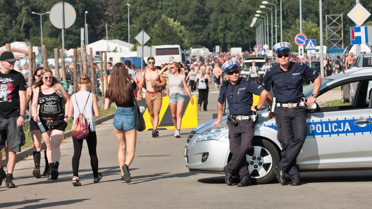 W policyjną operację zabezpieczenia 23. Przystanku Woodstock w Kostrzynie nad Odrą (Lubuskie) zaangażowanych jest 1,6 tys. funkcjonariuszy. Od poniedziałku odnotowano tam 82 przestępstwa i 170 wykroczeń. Zatrzymano 60 osób - poinformował rzecznik lubuskiej policji Marcin Maludy.