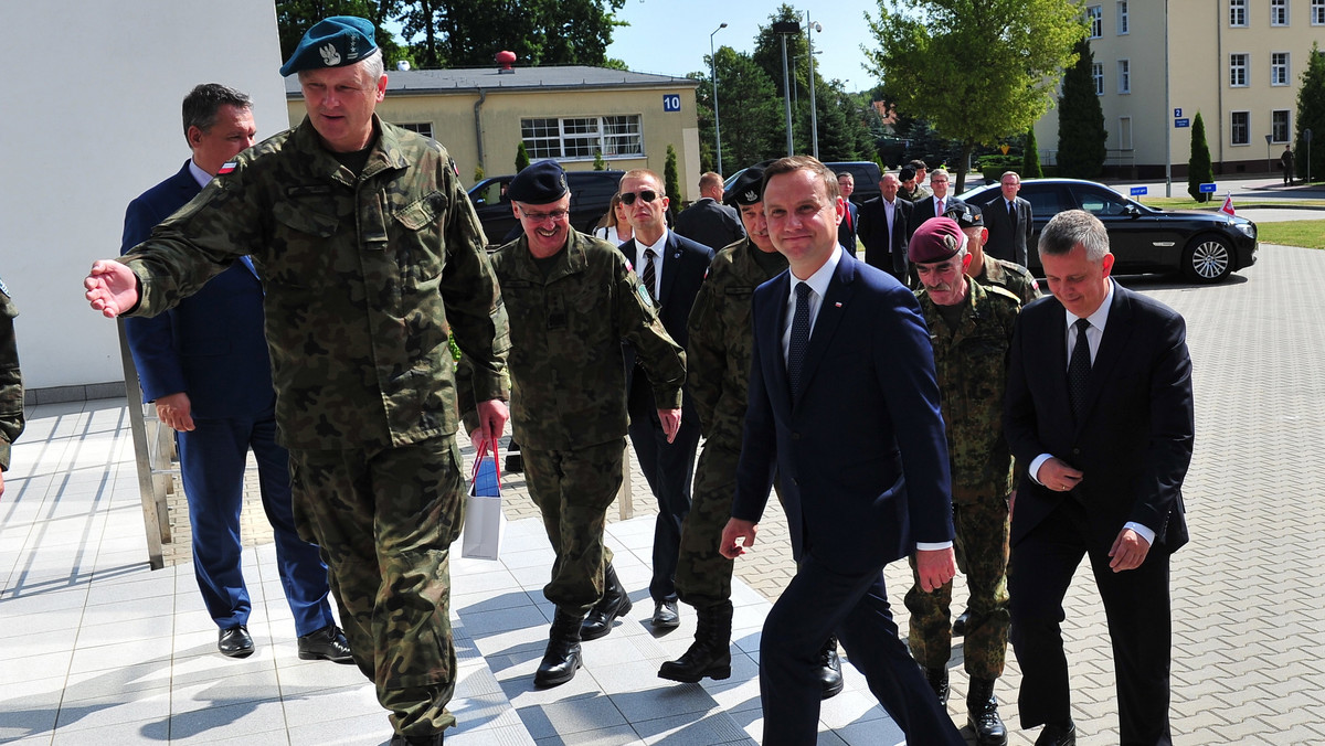 Wielonarodowy Korpus Północ-Wschód w Szczecinie pokazuje, że NATO istnieje, a żołnierze dobrze ze sobą współpracują - powiedział dzisiaj prezydent Andrzej Duda na uroczystości zmiany dowódcy jednostki.