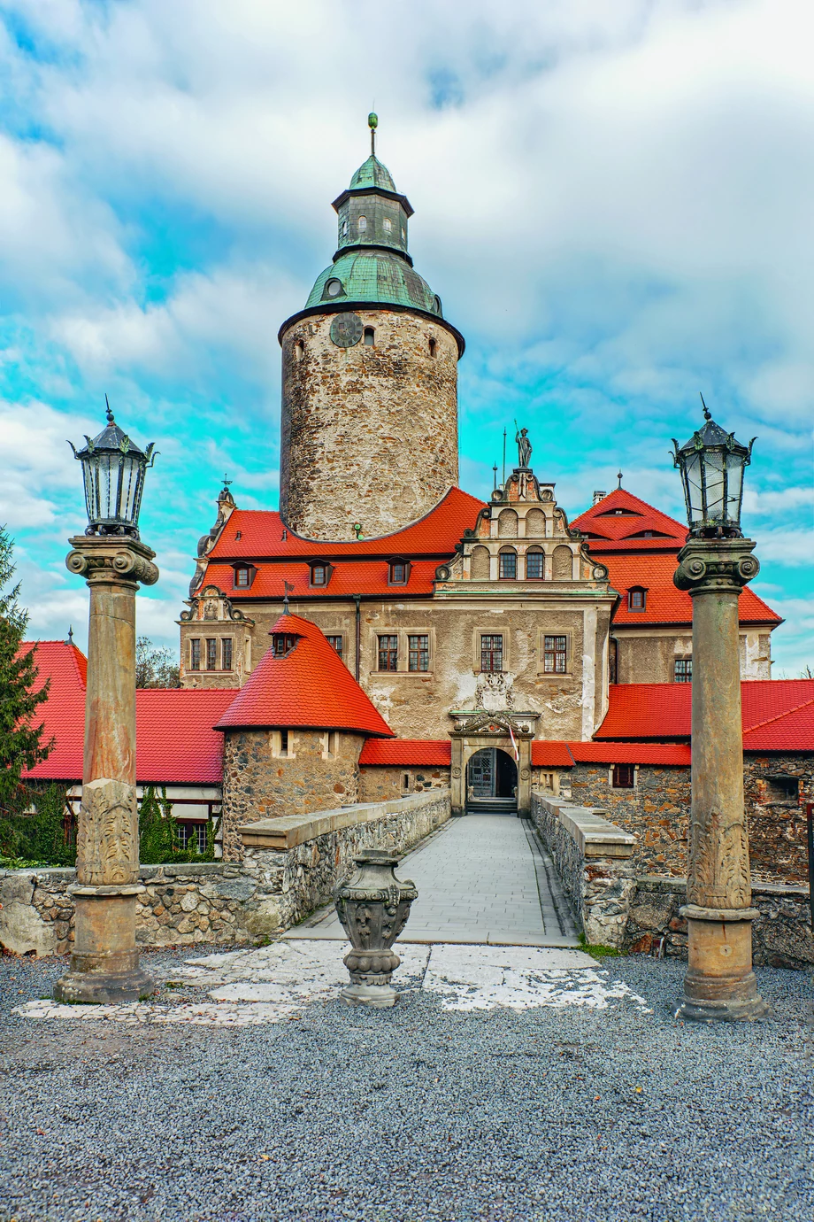 Zamek Czocha. Dolny Śląsk umiejętnie wykorzystuje i promuje swoje historyczne bogactwo, piękno przyrody, a także rozbudowaną bazę noclegową.