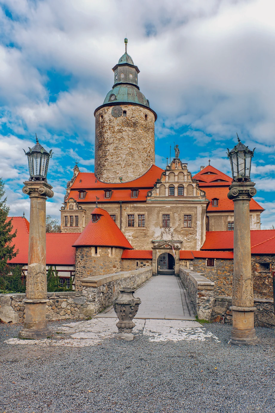 Zamek Czocha. Dolny Śląsk umiejętnie wykorzystuje i promuje swoje historyczne bogactwo, piękno przyrody, a także rozbudowaną bazę noclegową.