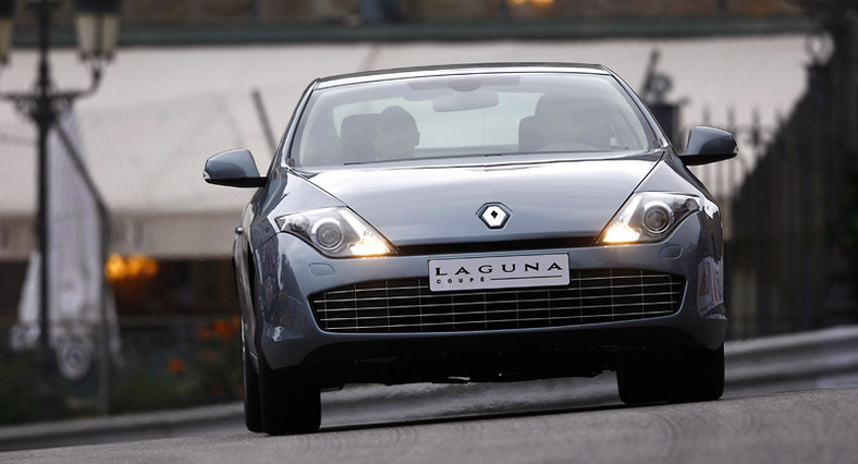 Paryż 2008: Renault Laguna Coupe w centrum zainteresowania