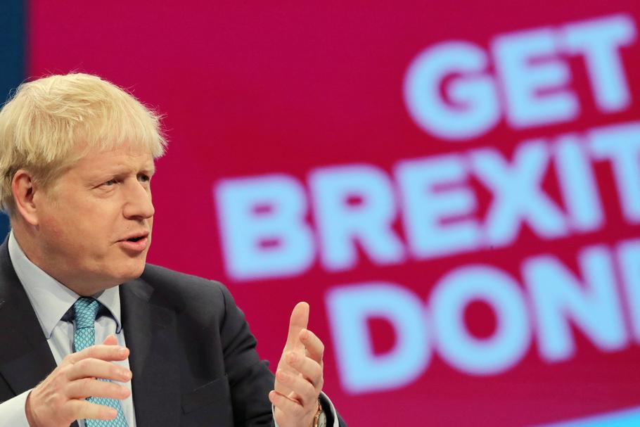 Brytyjski premier Boris Johnson deklaruje, że nie chce ani silnych więzów, ani unii celnej z UE, bo ta odbierałaby mu swobodę w samodzielnym negocjowaniu pełnowymiarowych umów handlowych Londynu z krajami spoza UE. 