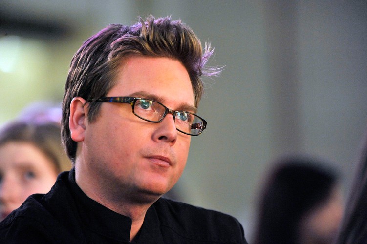 Biz Stone, współzałożyciel serwisu Twitter. Studiował język angielski na Northeastern University. W jednym z wywiadów przyznał, że rozpoczął studia, bo wydawało mu się, że tak trzeba.