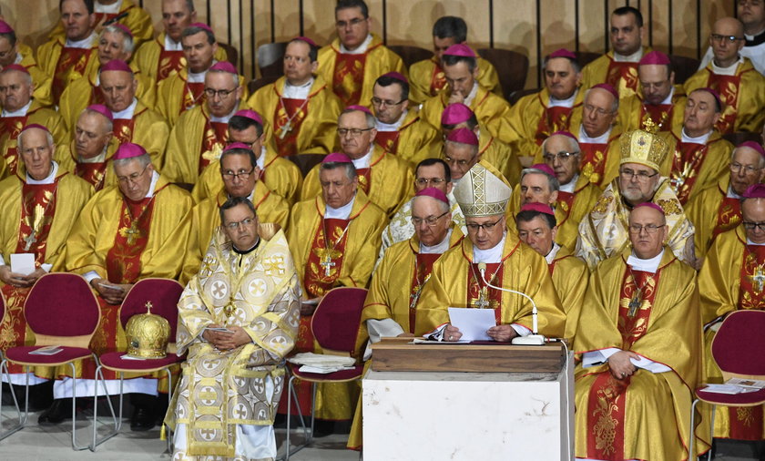 Biskupi przepraszają ofiary pedofilii w kościele