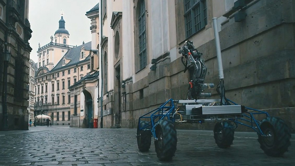 Uniwersytet Wrocławski zaprezentował nowy spot, który ma promować uczelnię i zachęcić młodych do ludzi do studiowania. Tym razem bohaterem klipu jest łazik marsjański Aleph 1, zbudowany przez studentów wrocławskiej uczelni. Ten sam robot, który tydzień temu na zawodach w USA zdobył czwarte miejsce.