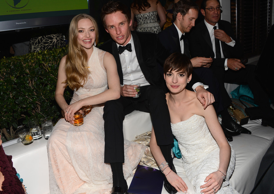 Amanda Seyfried, Eddie Redmayne, Anne Hathaway podczas imprezy NBC po Złotych Globach