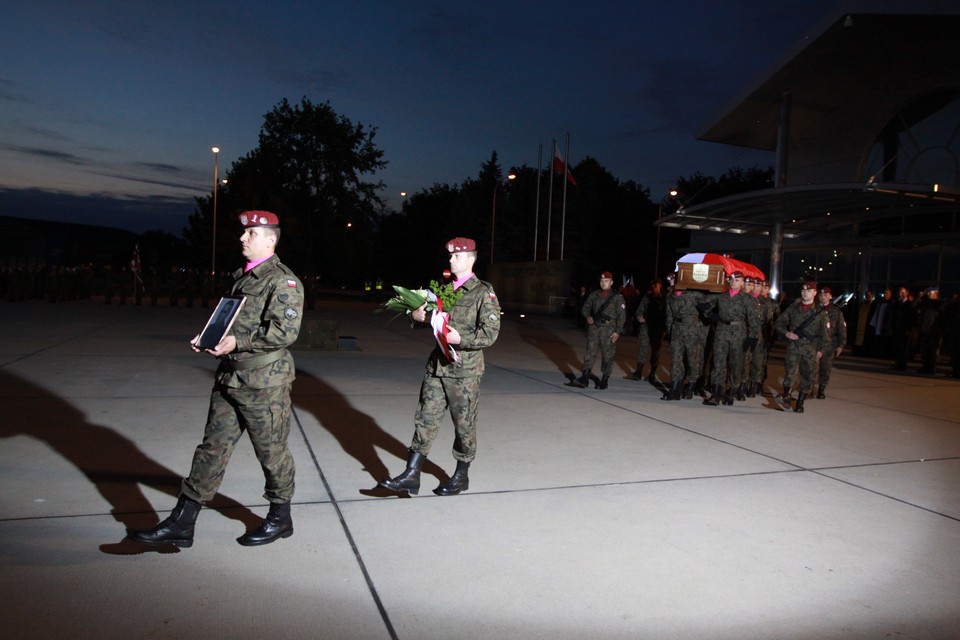 WARSZAWA SAMOLOT TRUMNA ŻOŁNIERZ MIŁOSZ GÓRKA