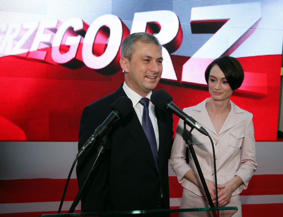 Grzegorz Napieralski z żoną., fot. PAP/Tomasz Gzell