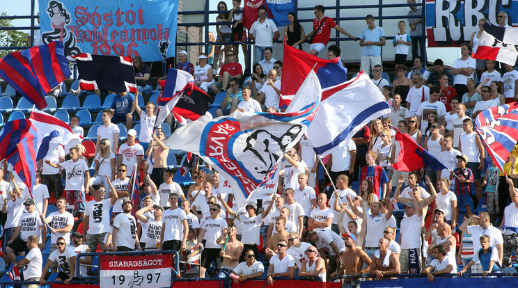 Elkezdték bontani a fehérvári stadiont /Fotó: RAS-archívum