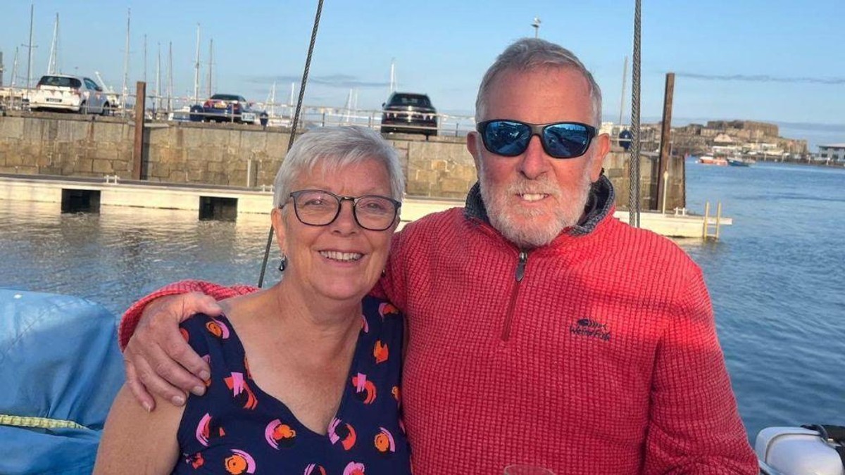 Džejn i Alan Kelvi imali su bliski susret sa ruskim ratnim brodom u Lamanšu | Foto: Jane i Alan Kelvey