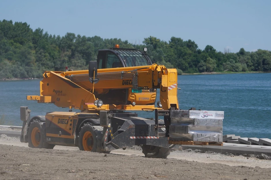 Radovi na sanaciji obaloutvrde i uređenju leve obale reke Save u Beogradu
