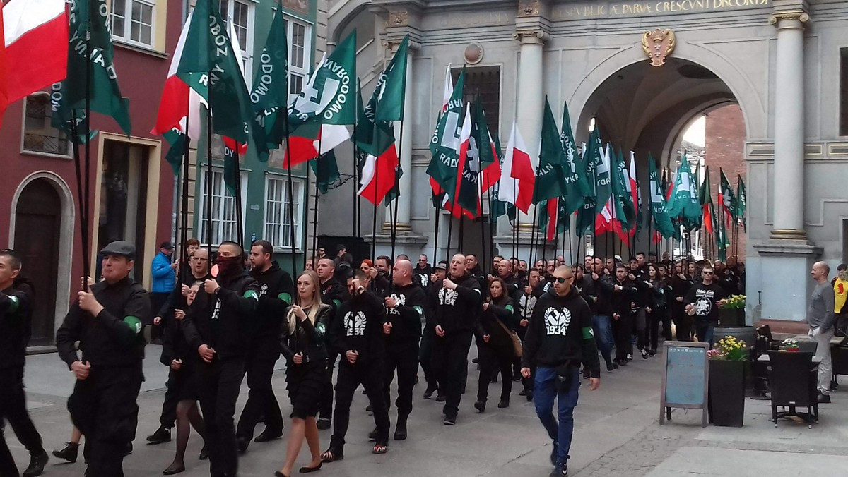 Sala została komercyjnie wynajęta na zamknięte spotkanie, a ONR nie jest nielegalną organizacją. Taką decyzję podjęliśmy i nie mamy zamiaru nikomu się z tego tłumaczyć – komentował dziś podczas wizyty na Śląsku Piotr Duda. Szef Solidarności odniósł się w ten sposób do kontrowersji, jakie wywołał ogólnopolski zjazd ONR, który w ubiegłą sobotę odbył się w historycznej Sali BHP Stoczni Gdańskiej. Duda podkreślił, że sala została uratowana dzięki działaniom związku i do niego należy. – To nasze prawo i wam nic do tego – ocenił.