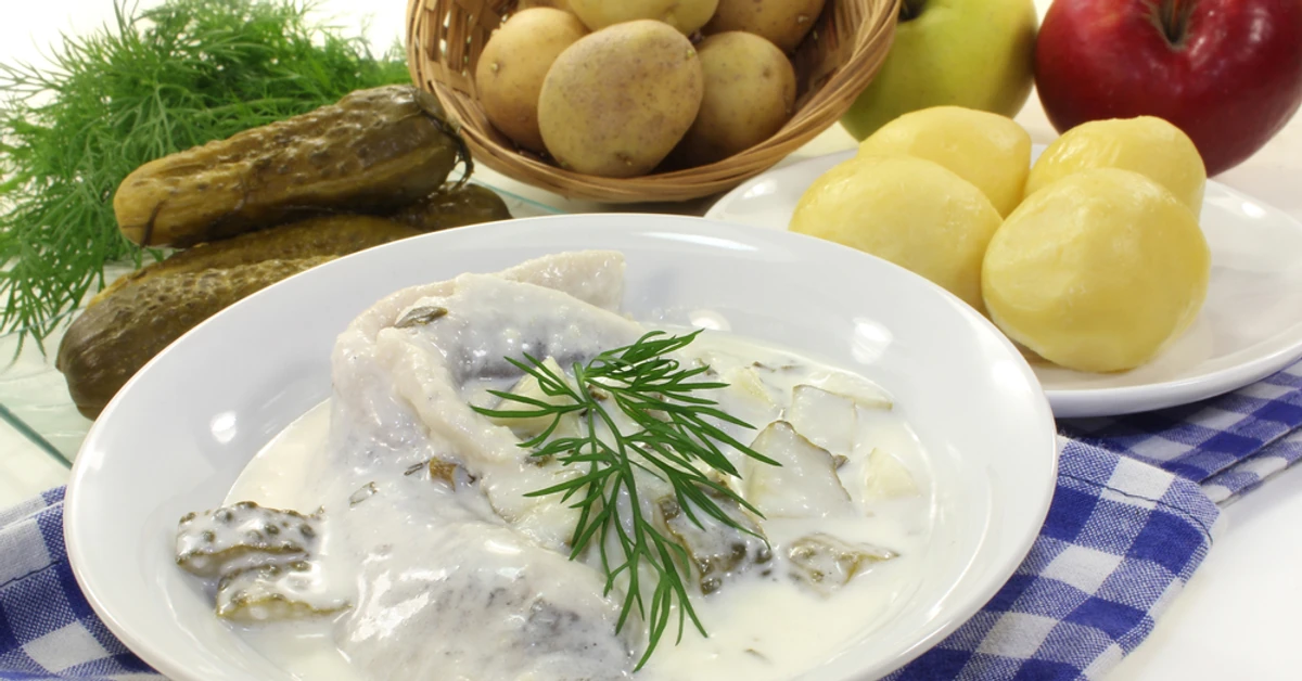 Najlepszy sposób na śledzie w śmietanie. To pyszna klasyka, ale warto znać ten trik