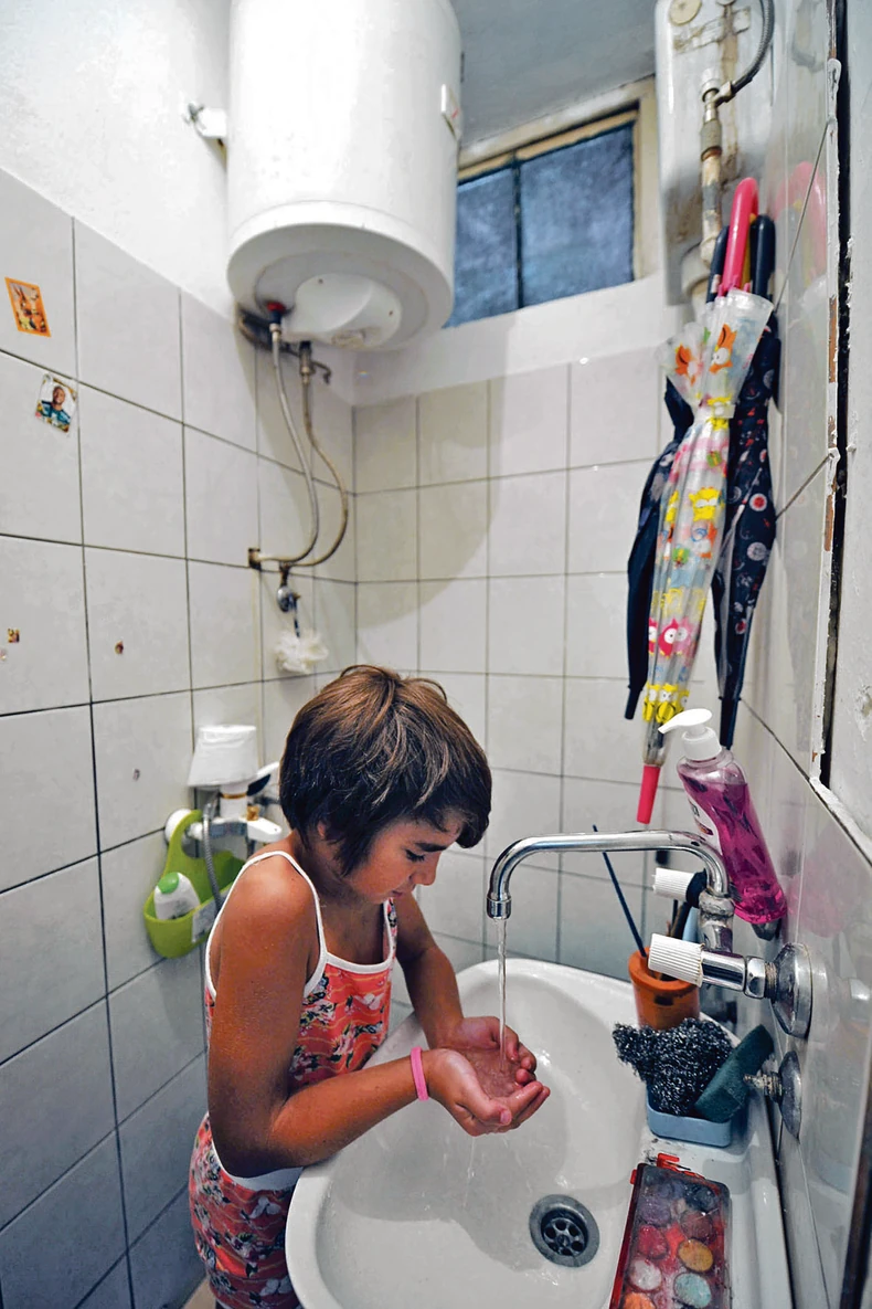 Sramota ih je da dovedu drugare u kuću 