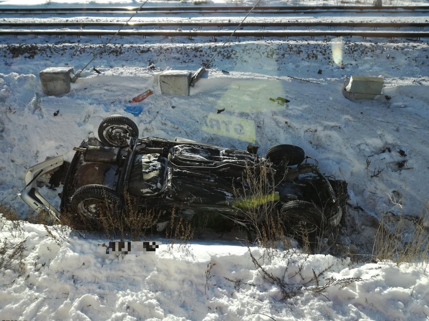 Śmierć na przejeździe. Auto wjechało pod pociąg