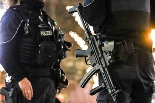 Doradca NATO chwali Warszawę. Polska bezpieczna przed aktami terroru dzięki restrykcyjnej polityce migracyjnej?