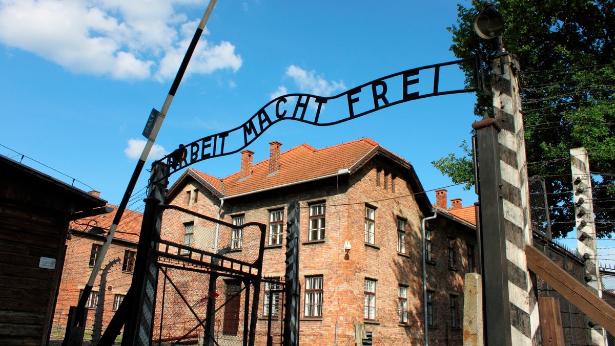 Muzeum Auschwitz złożyło zażalenie na decyzję sądu okręgowego w Krakowie, który uznał, że rzeczy, jakie z b. niemieckiego obozu Birkenau próbowali ukraść dwaj Anglicy, nie mają szczególnego znaczenia dla kultury i powinni oni odpowiadać jedynie za wykroczenie.