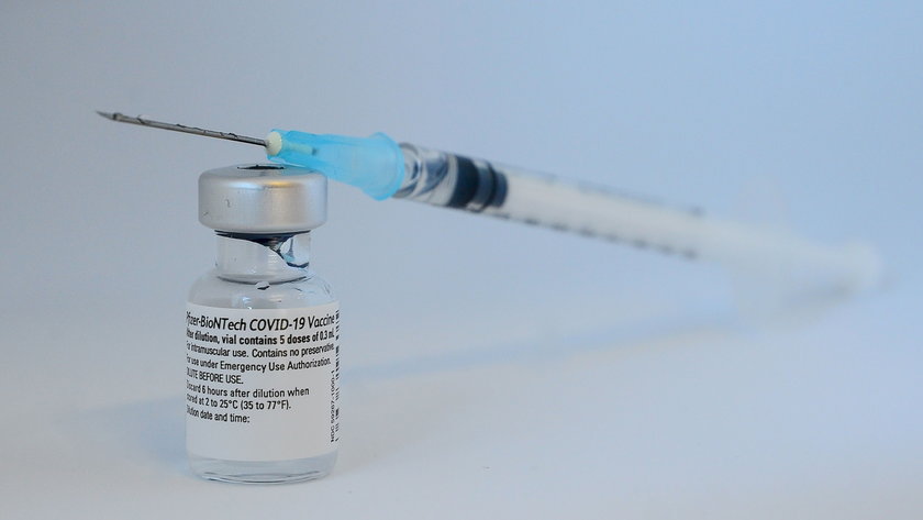 Szczepionki na koronawirusa - Pfizer czy Moderna - czym się różnią?