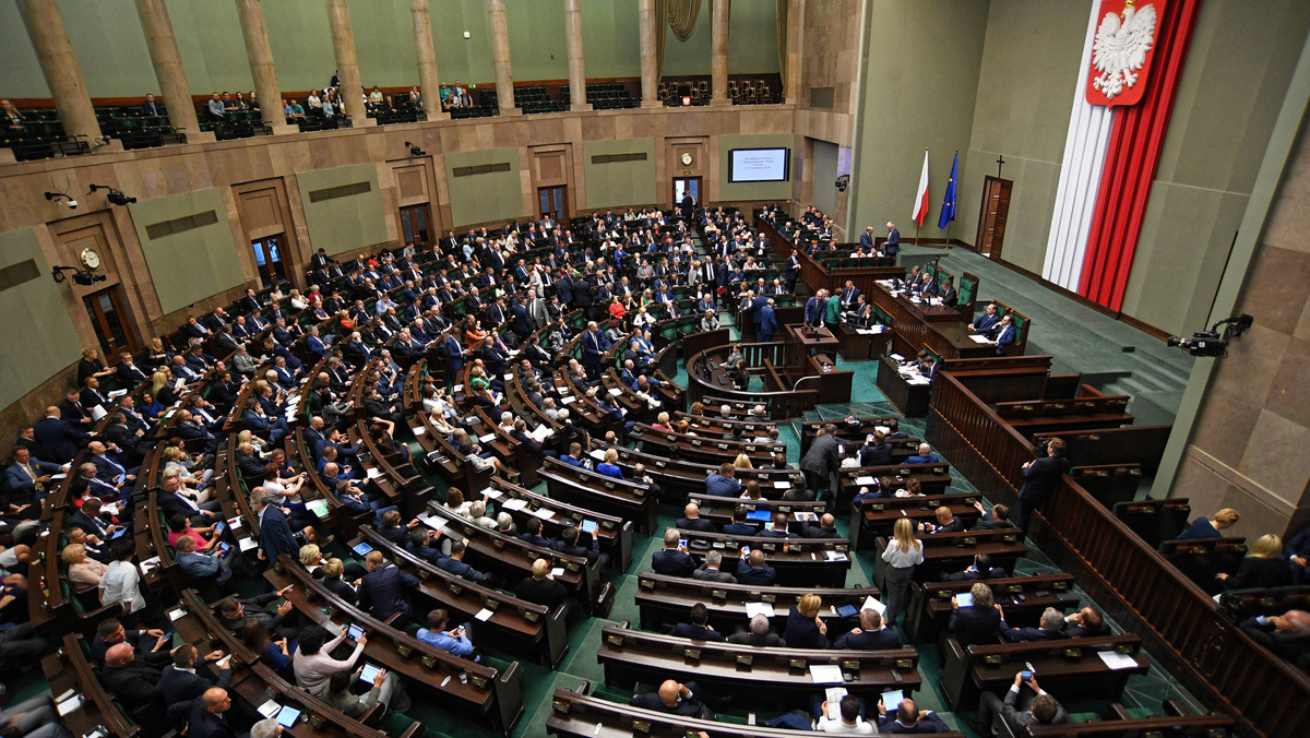 Sondaż Estymator: PiS z samodzielną większością w Sejmie