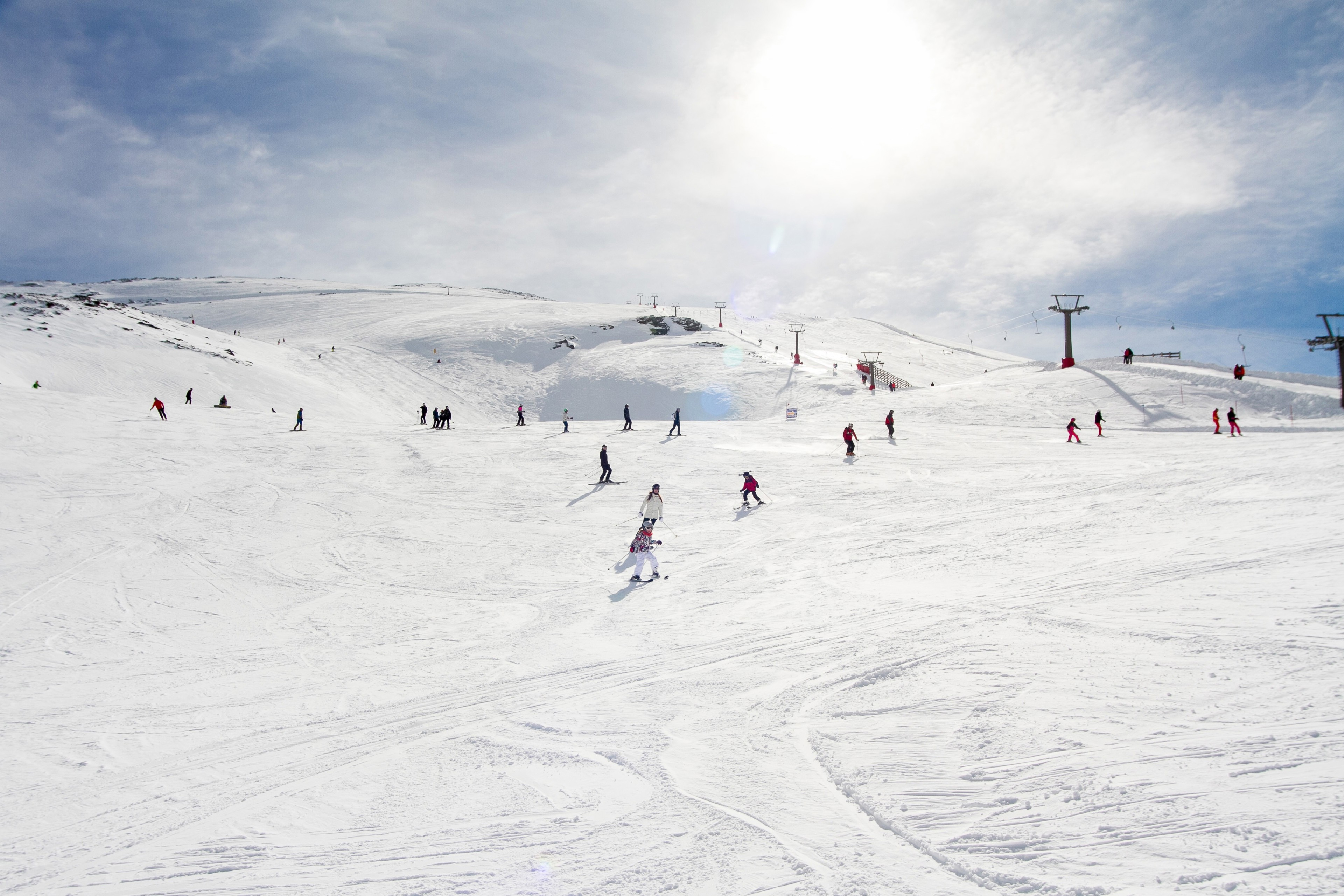 ¿Tenías forfait para Sierra Nevada? La estación cierra dos días y devuelve el dinero