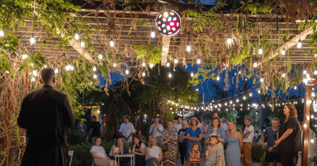 Klubokawiarnia ewangelizacyjna Cyrk Motyli przy Żurawiej 22 w Warszawie zamiast agencji towarzyskiej