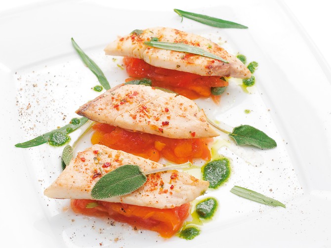10398_belo-meso-na-povrcu-stock-photo-grill-with-vegetables-shutterstock_16761724