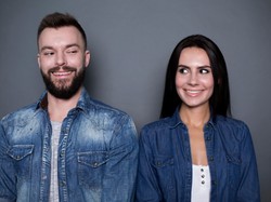 Atrakcyjność, czyli co...? Eksperckie spojrzenie na to, co sprawia, że podobamy się innym