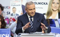 Burza w sieci po tweecie Schetyny. "Wpis niegodny, haniebny"