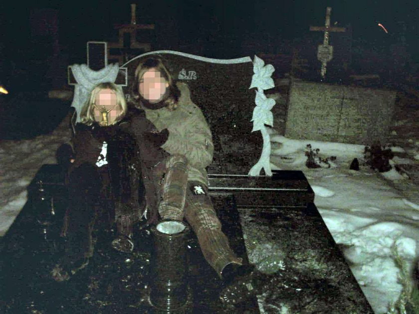 Sataniści zdewastowali cmentarz. Foto