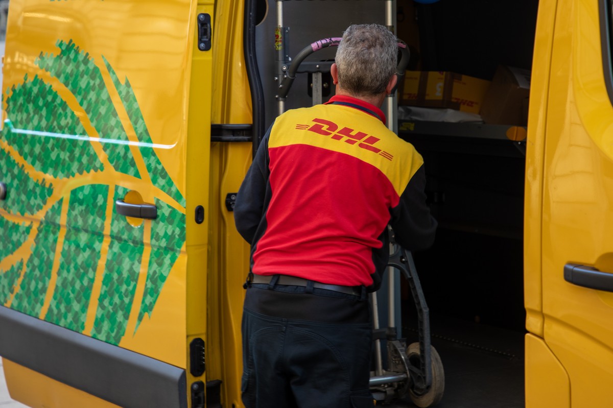DHL reaguje na cła Trumpa. Wprowadza limit na przesyłki do USA