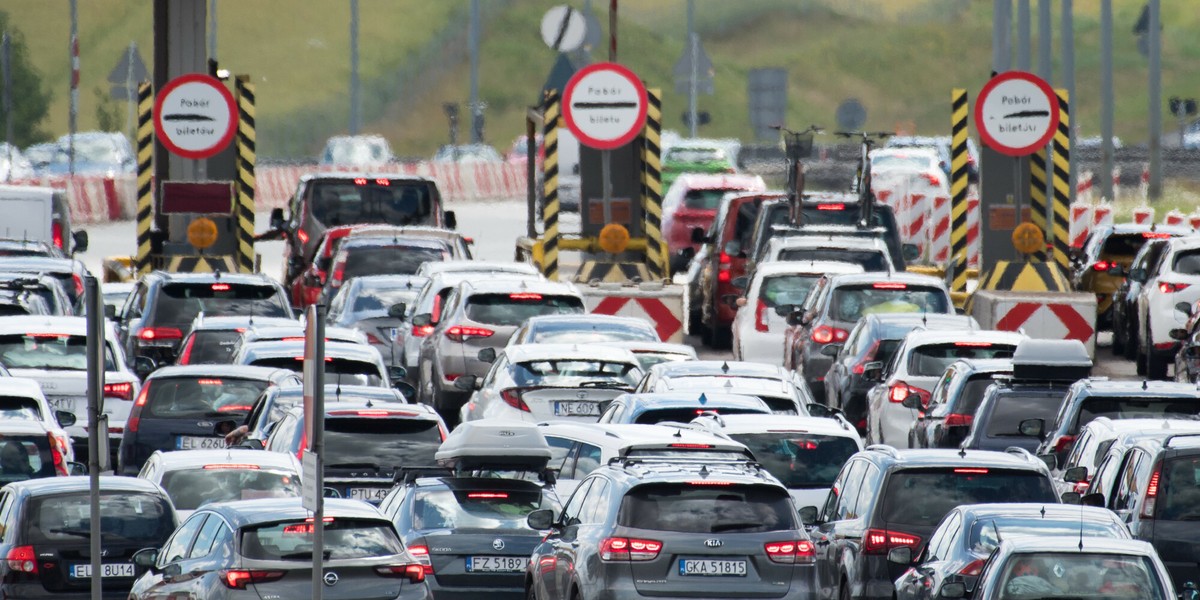 Od pierwszego września wszyscy kierowcy, którzy spóźnią się z przeglądem auta powyżej 30 dni, zapłacą dwa razy więcej, niż dotychczas. 