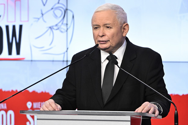 Prezes Prawa i Sprawiedliwości Jarosław Kaczyński podczas konferencji prasowej