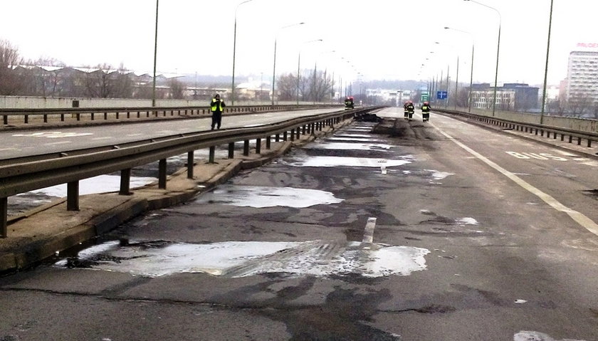 Pożar mostu Łazienkowskiego. Biegli przedstawili wyniki badań