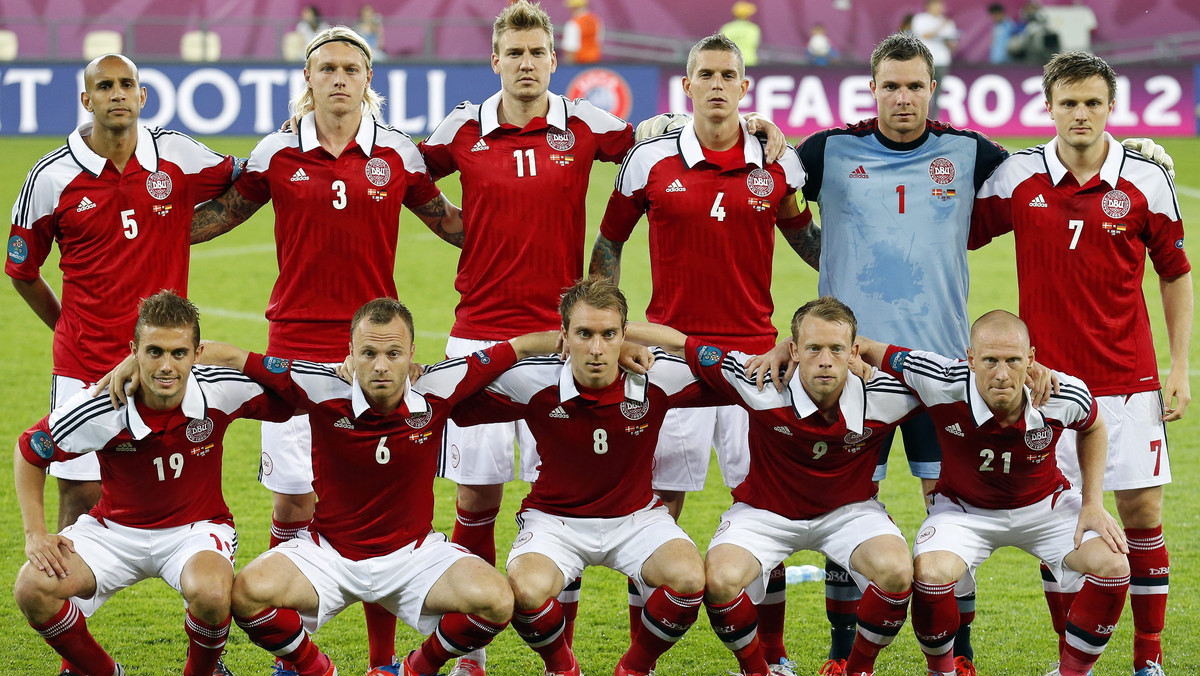 W poniedziałek piłkarska reprezentacja Danii, która zakończyła występy w Euro 2012, wymeldowała się z pięciogwiazdkowego Marine Hotel w Kołobrzegu i w asyście policji pojechała na lotnisko w Goleniowie, skąd wyczarterowanym samolotem odleciała do kraju.