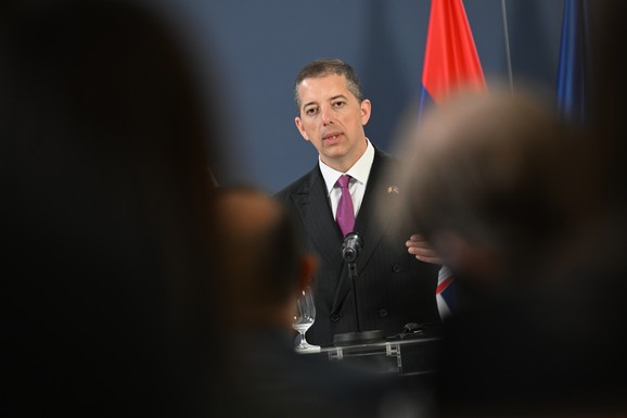 "BRUKAŠ REGION PRSTIĆEM I POVIŠENIM TONOM" Đurić odgovorio Konakoviću: Za Vučića glasa više Bošnjaka nego za tebe