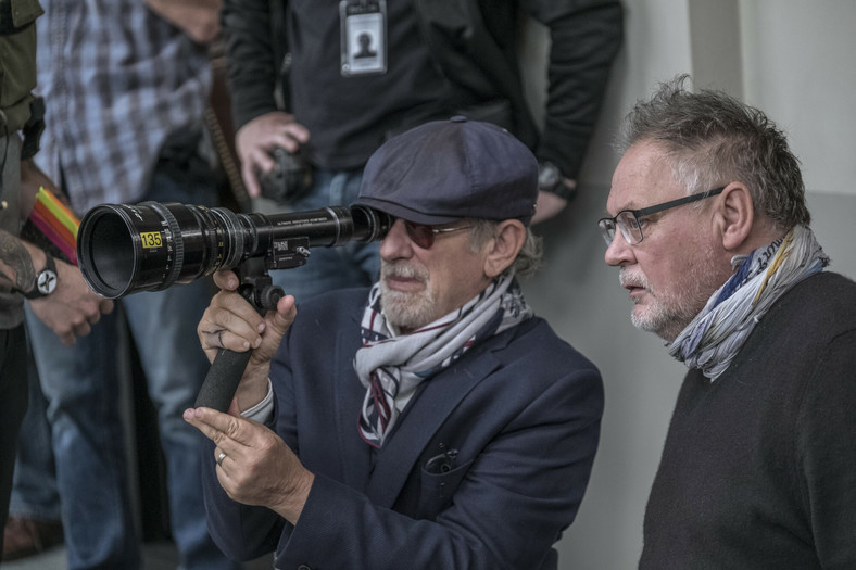 Kamiński ze Stevenem Spielbergiem na planie filmu "Czwarta władza"