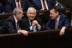 PiS spłaciło już 30 mln zł długu. Codziennie na konto partii wpływa co najmniej 100 tys. zł