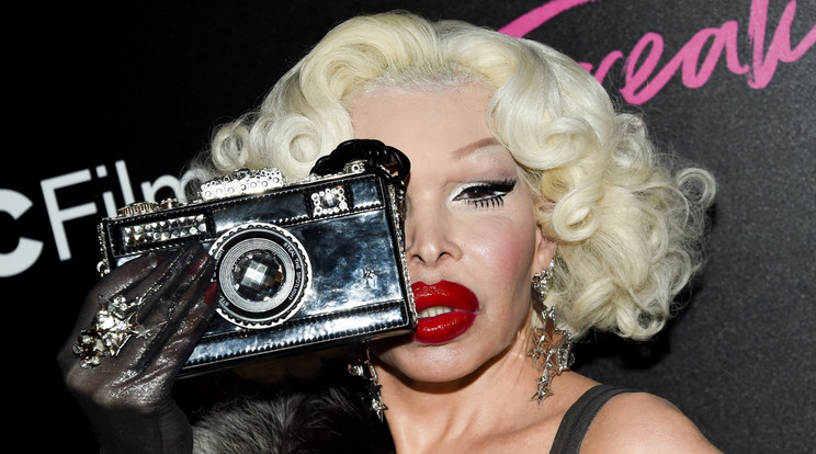 Amanda Lepore modell részt vesz a Freak Show premierjén a Landmark Sunshine Cinema moziban 2018 január 10-én