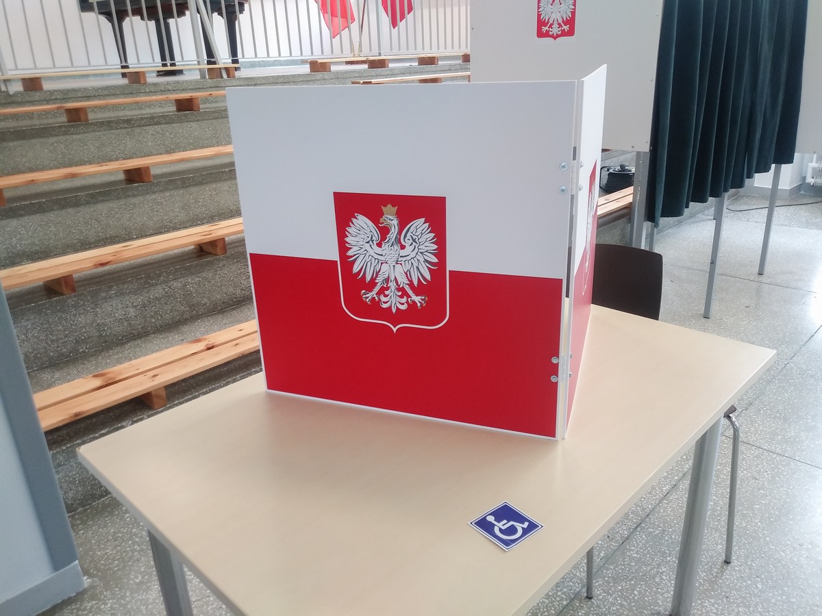 Ostatni dzwonek, by zgłosić się do komisji wyborczej i zarobić aż 1000 zł [wybory prezydenckie 2025]