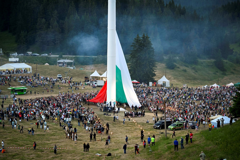 Gigantyczna flaga Bułgarii budzi dumę i drwiny
