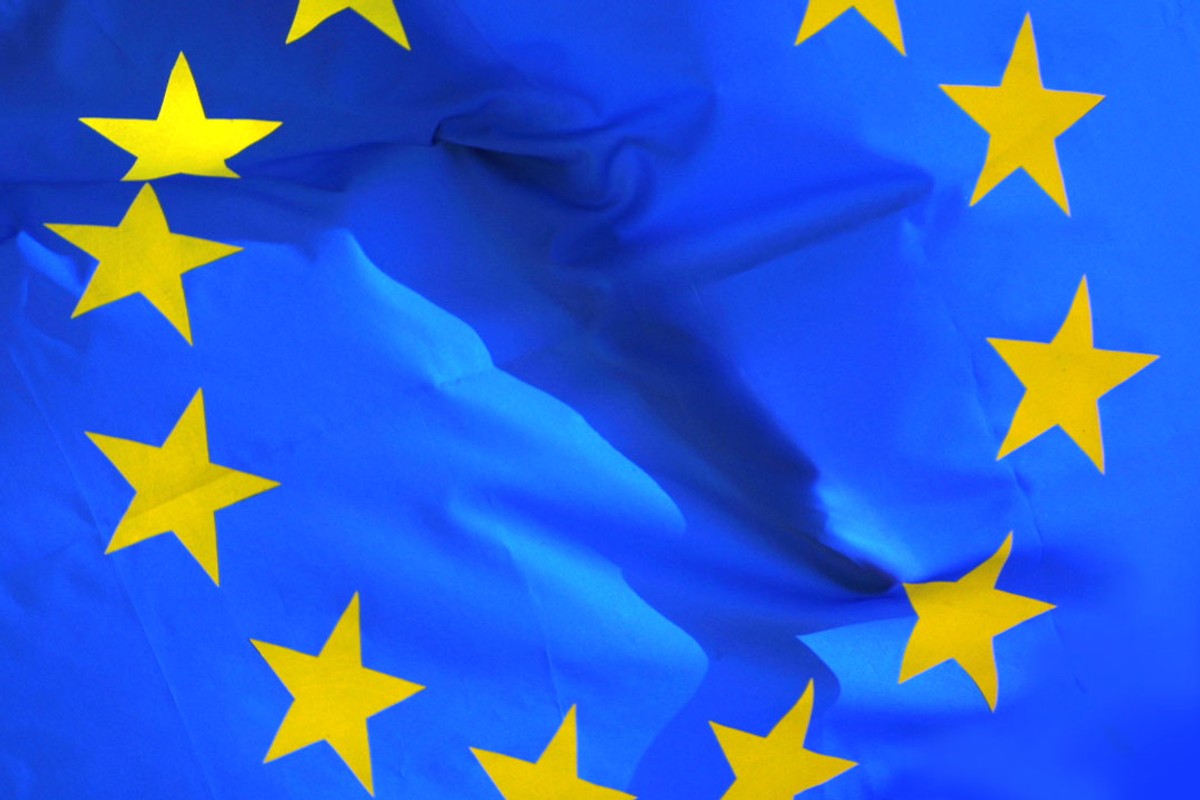 Piątkowy szczyt UE, oficjalnie poświęcony unijnej polityce energetycznej i innowacyjności, po raz kolejny zdominują sprawy gospodarcze: forsowane przez Francję i Niemcy zarządzanie gospodarcze w strefie euro i zwiększenie antykryzysowego funduszu dla jej członków.