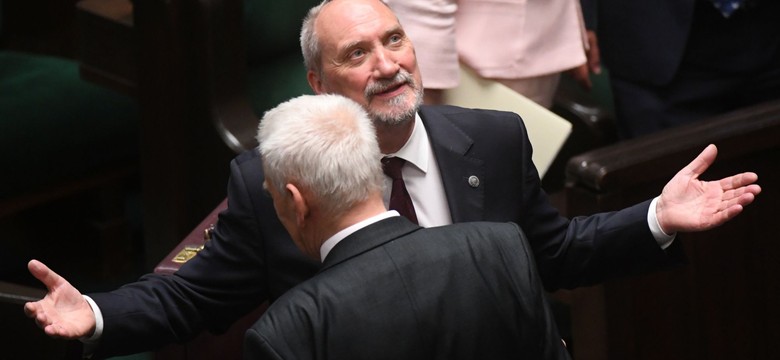 Macierewicz wyjaśnia, dlaczego przełożono posiedzenie komisji obrony