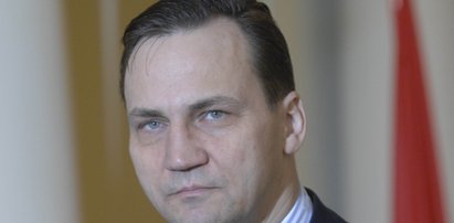 Sikorski wyciąga fotografa na piwo?