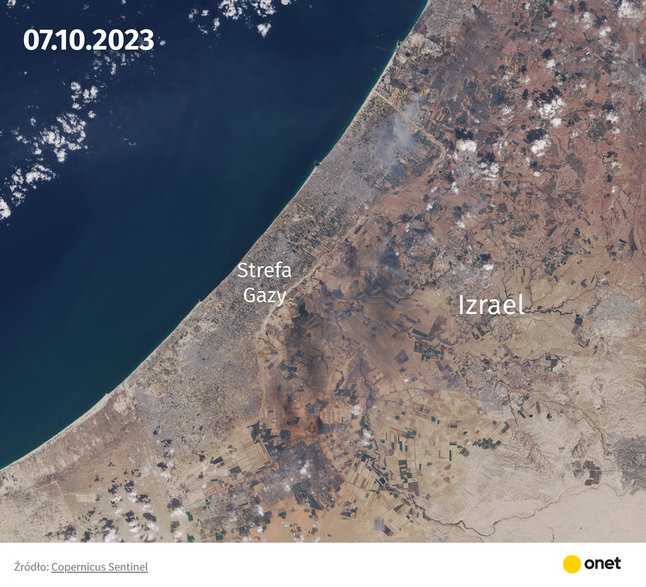 Zdjęcie satelitarne ukazujące pożary i dym przy granicy Izraela ze Strefą Gazy.