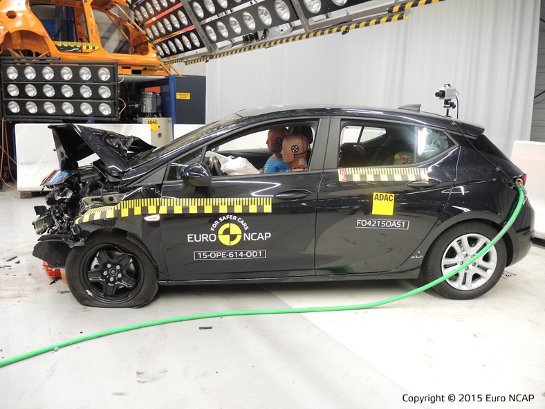 Opel Astra - test zderzeniowy