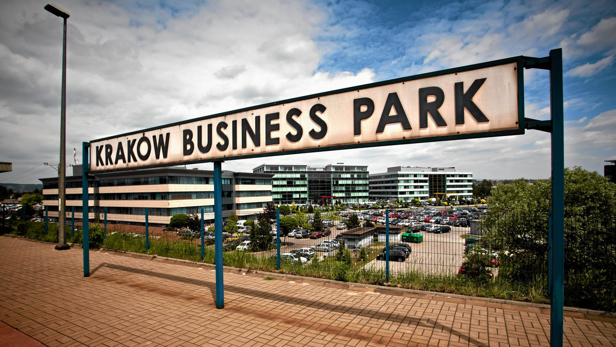 Kraków Business Park idzie pod młotek, a sześć tysięcy osób obawia się o swoją pracę. Sąd po konflikcie udziałowców KBP wydał wyrok nakazujący likwidację i sprzedaż jednego z największych centrów biznesowych w Polsce.