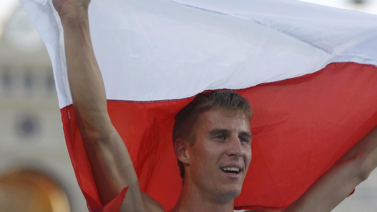 Na złoty medal mistrzostw Europy w lekkiej atletyce czekaliśmy osiem lat. Ten upragniony i tak wyczekiwany na imprezie w Barcelonie zdobył dla naszej drużyny Marcin Lewandowski, który w pięknym stylu wygrał bieg na 800 metrów. Na trzecim miejscu do mety dobiegł Adam Kszczot.