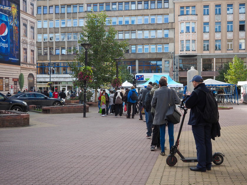 Łódź. Rozdali potrzebującym tysiąc zup na Piotrkowskiej