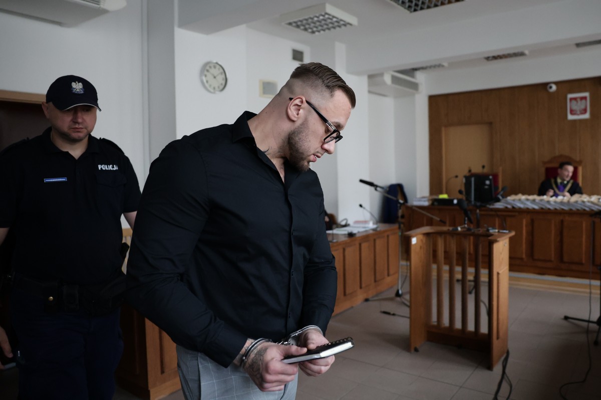 Niecodzienny widok na procesie Łukasza Żaka. Zabrakło miejsc