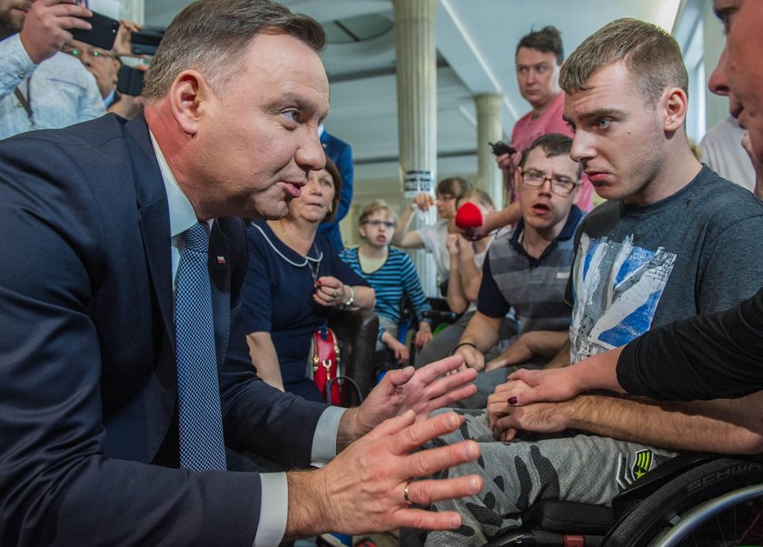 Z protestującymi spotkał się prezydent Andrzej Duda